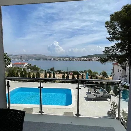 Seaesta - Nika Trogir