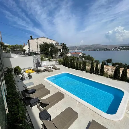 Seaesta - Nika Trogir